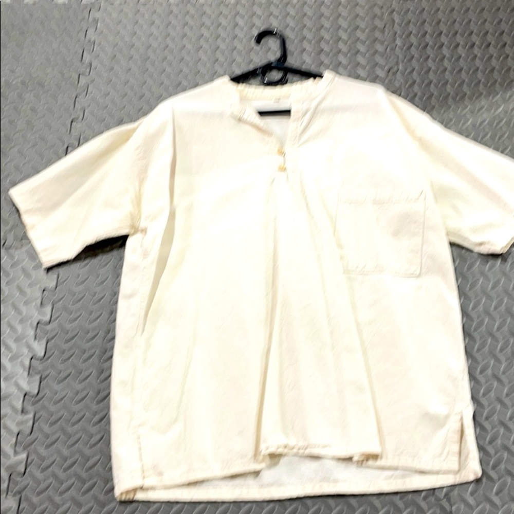 Men’s L pull over shirt